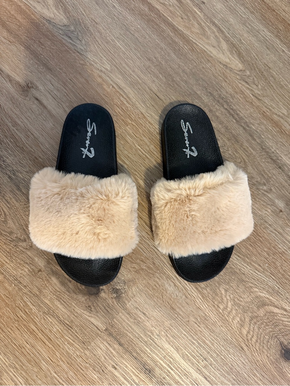 Plush Faux Fur Slided in Beige and Black